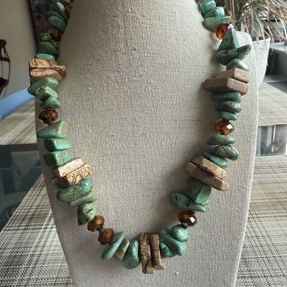 Turquoise Howlite, Agate & Faceted AB Crystals on Silver Tone Necklace. - Picture 1 of 8
